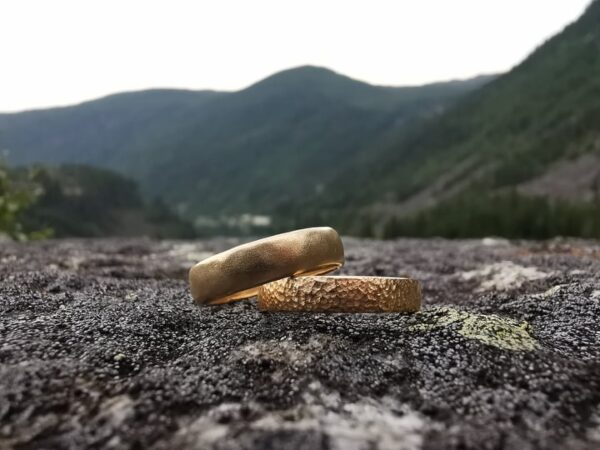 Gifteringar, Zilver Neckless